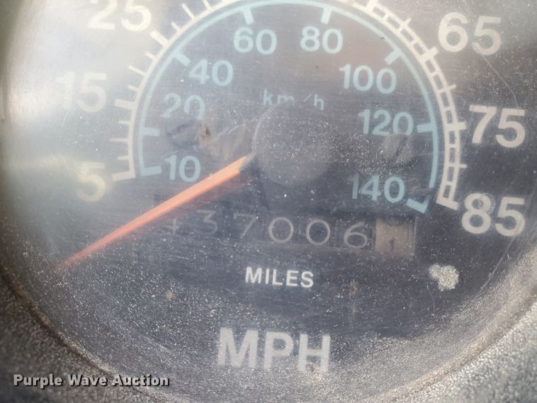 image for item IL9031 1984 International S2200  grain truck