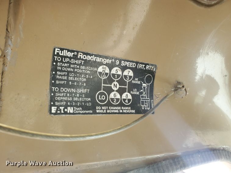 image for item IL9031 1984 International S2200  grain truck