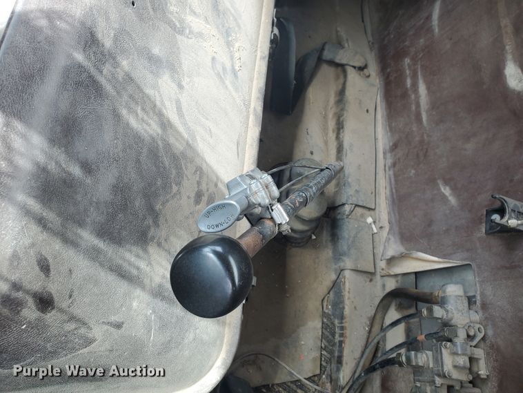 image for item IL9031 1984 International S2200  grain truck