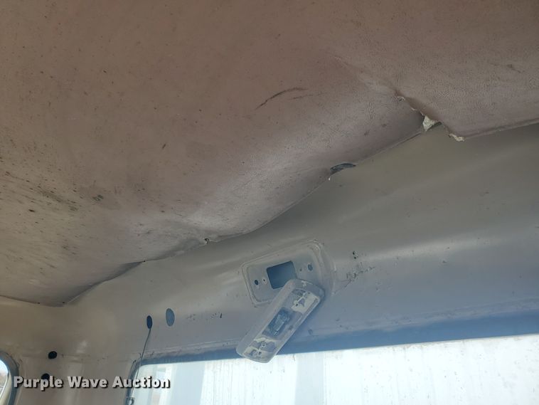 image for item IL9031 1984 International S2200  grain truck