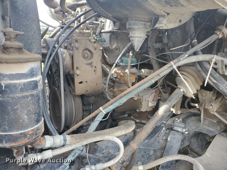 image for item IL9031 1984 International S2200  grain truck