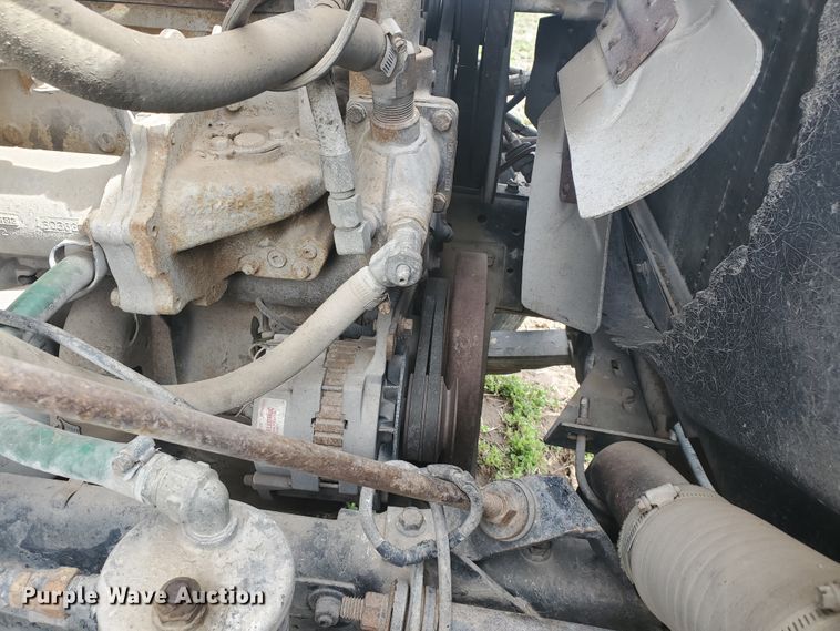 image for item IL9031 1984 International S2200  grain truck