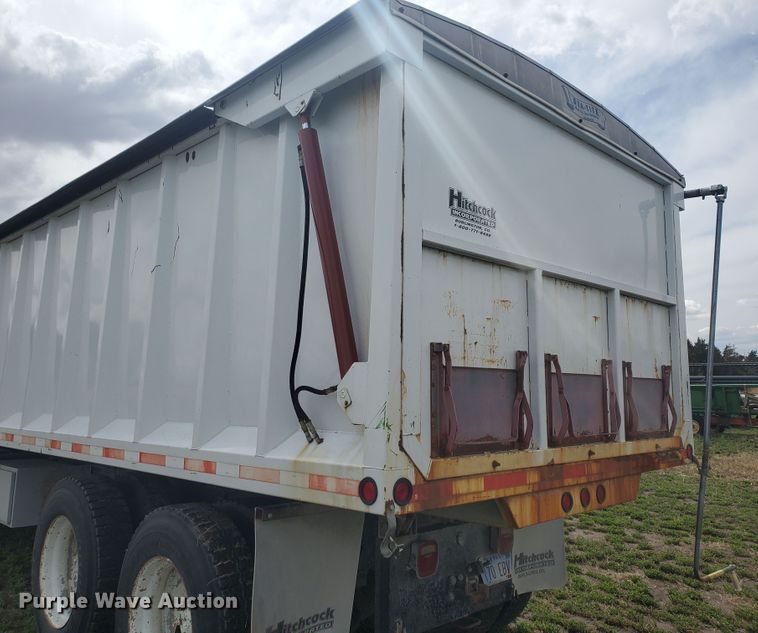 image for item IL9031 1984 International S2200  grain truck