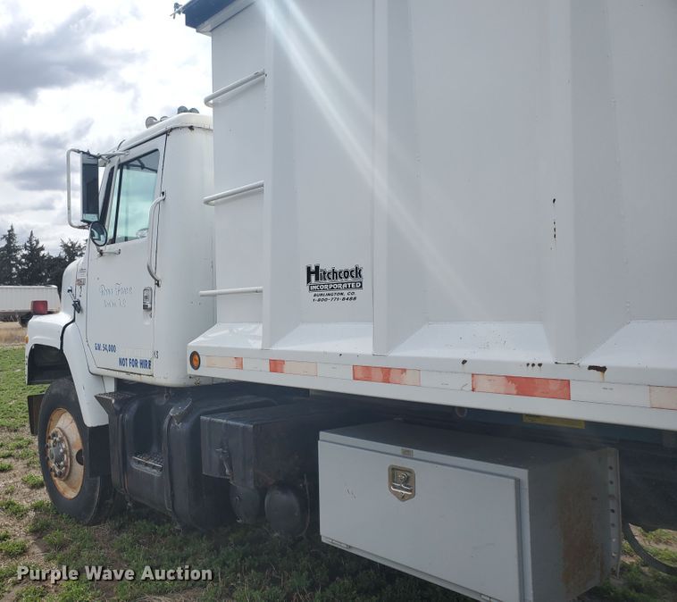 image for item IL9031 1984 International S2200  grain truck