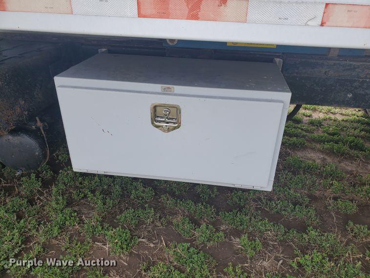 image for item IL9031 1984 International S2200  grain truck