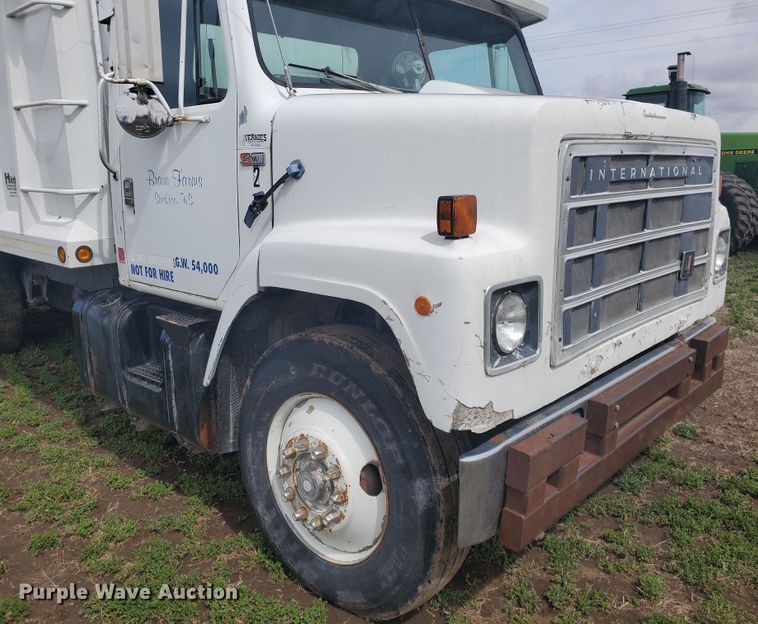 image for item IL9031 1984 International S2200  grain truck