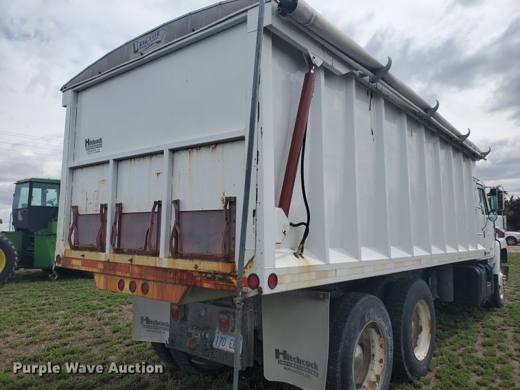 image for item IL9031 1984 International S2200  grain truck