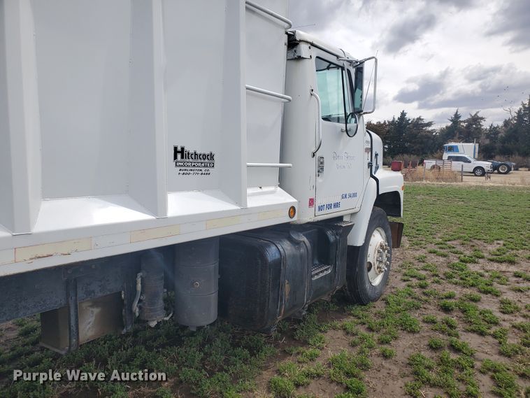 image for item IL9031 1984 International S2200  grain truck