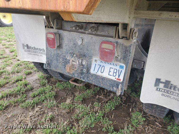 image for item IL9031 1984 International S2200  grain truck