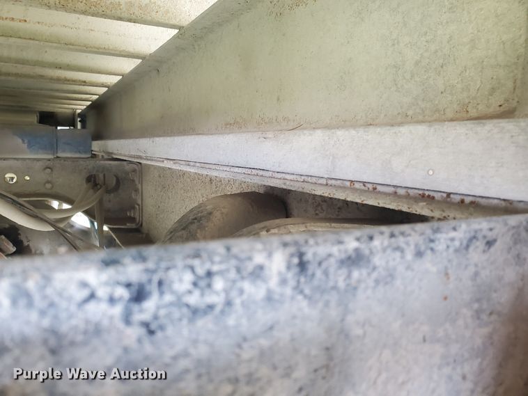 image for item IL9031 1984 International S2200  grain truck