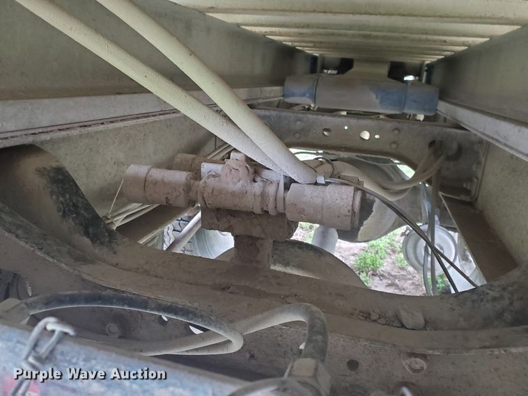 image for item IL9031 1984 International S2200  grain truck