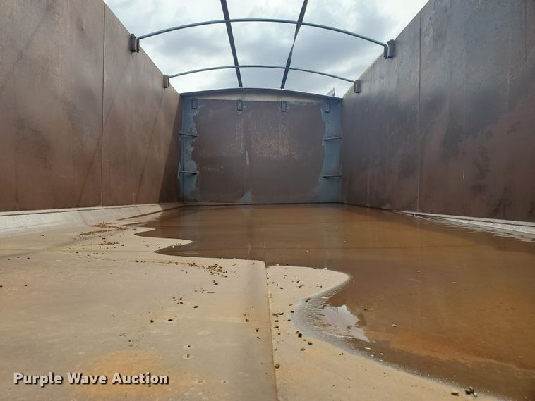 image for item IL9031 1984 International S2200  grain truck