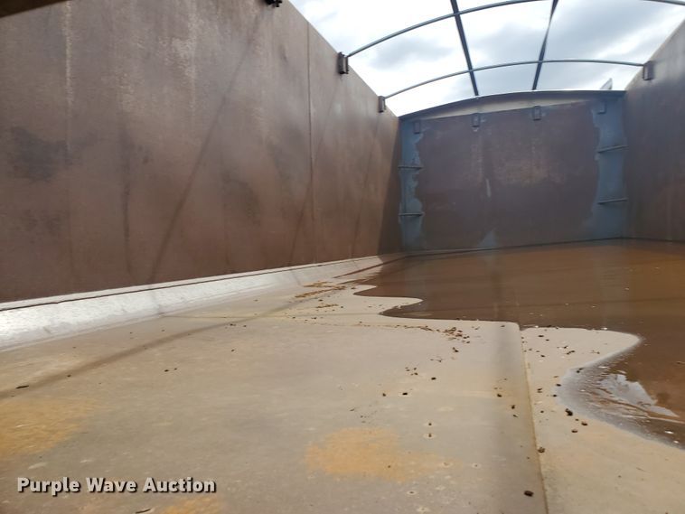 image for item IL9031 1984 International S2200  grain truck