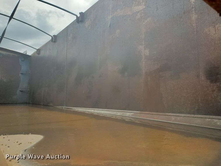 image for item IL9031 1984 International S2200  grain truck