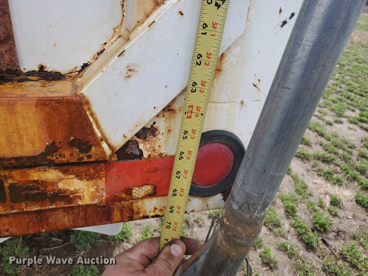 image for item IL9031 1984 International S2200  grain truck