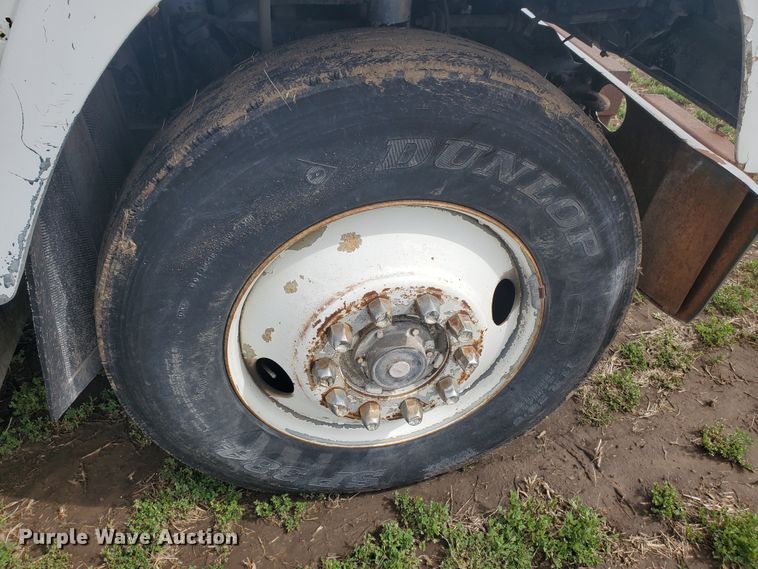 image for item IL9031 1984 International S2200  grain truck