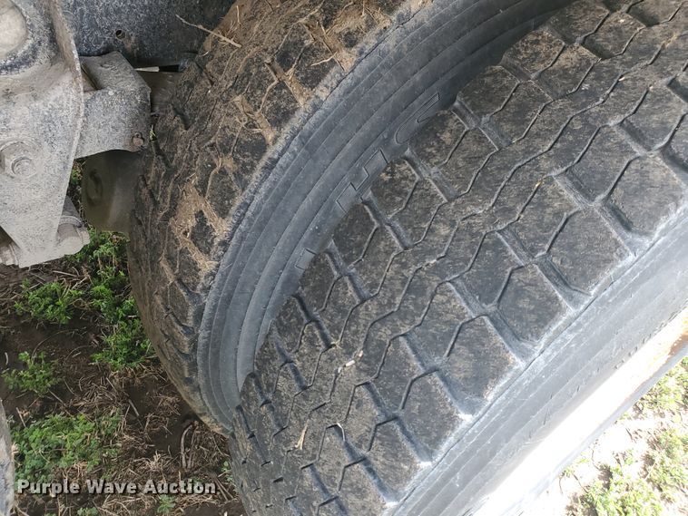 image for item IL9031 1984 International S2200  grain truck