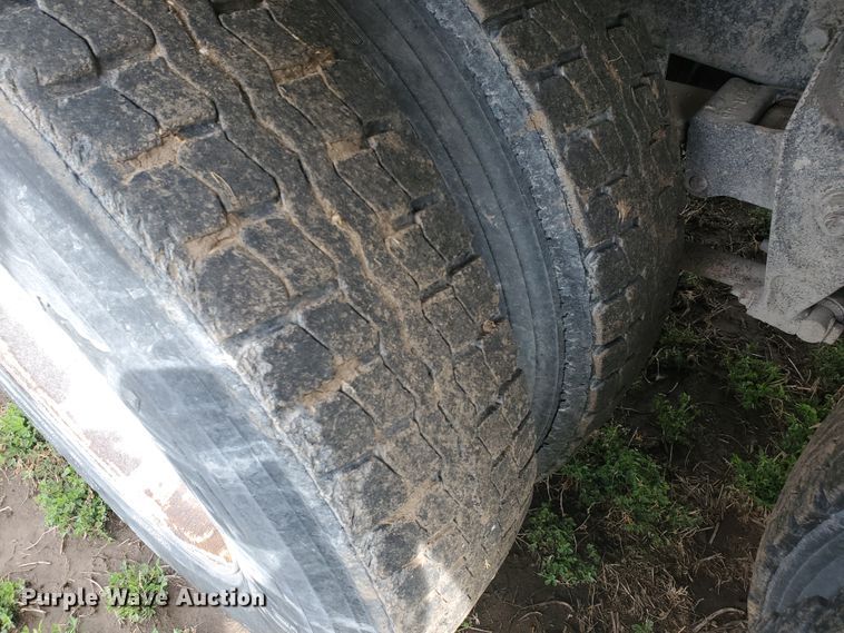 image for item IL9031 1984 International S2200  grain truck