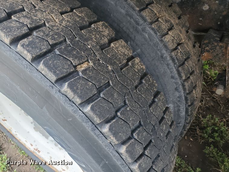 image for item IL9031 1984 International S2200  grain truck