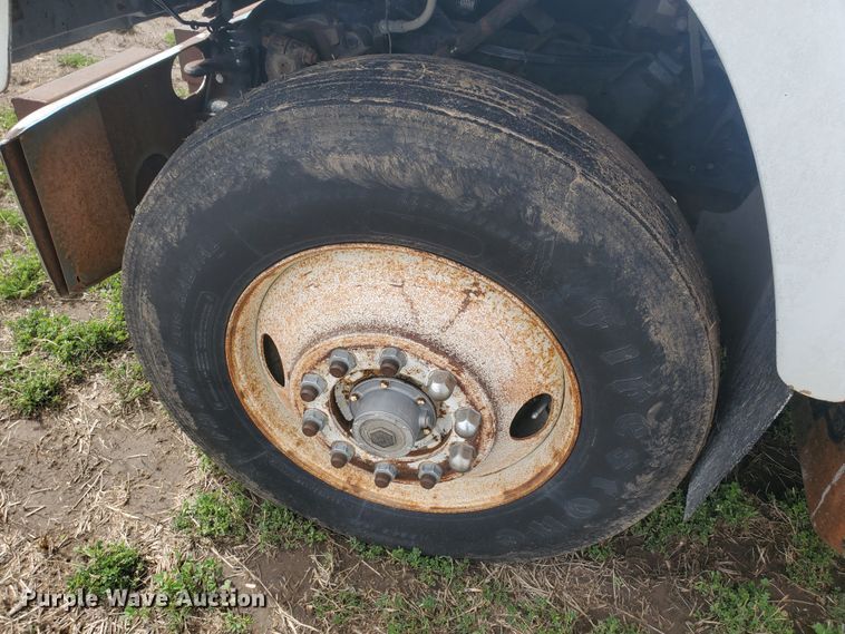 image for item IL9031 1984 International S2200  grain truck