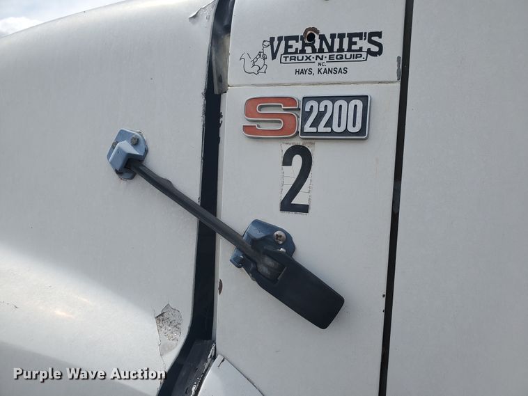 image for item IL9031 1984 International S2200  grain truck