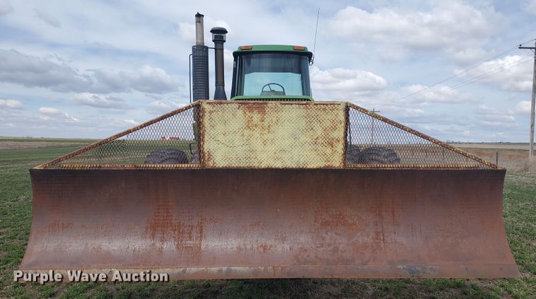 image for item IL9032 1990 John Deere 8560  4WD tractor