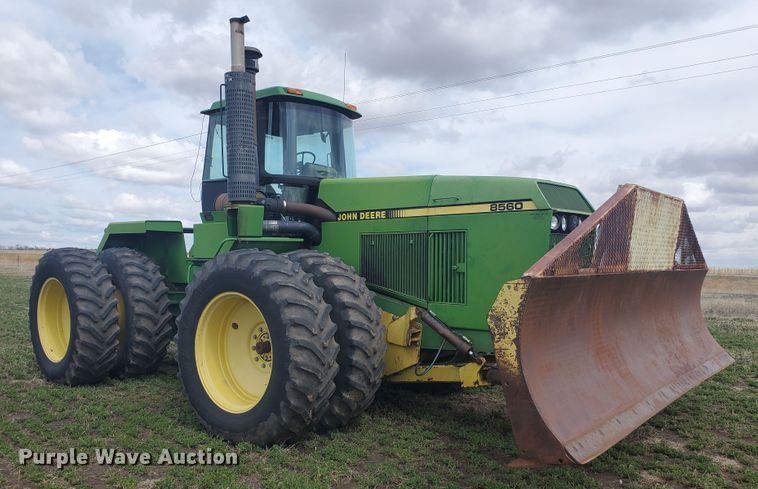 image for item IL9032 1990 John Deere 8560  4WD tractor