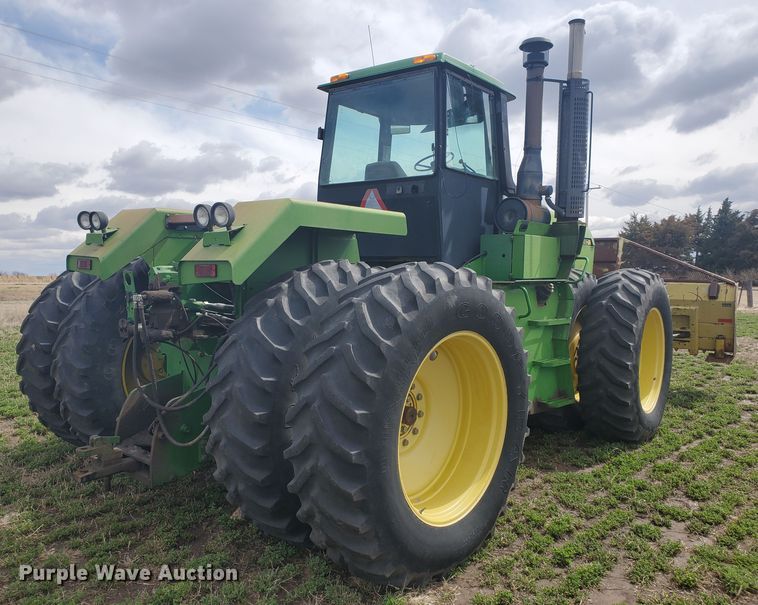 image for item IL9032 1990 John Deere 8560  4WD tractor