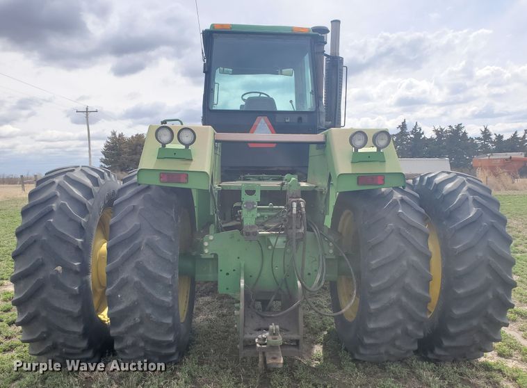 image for item IL9032 1990 John Deere 8560  4WD tractor