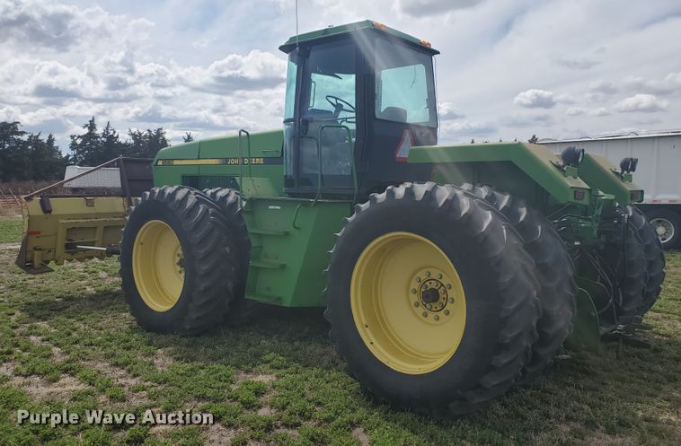 image for item IL9032 1990 John Deere 8560  4WD tractor