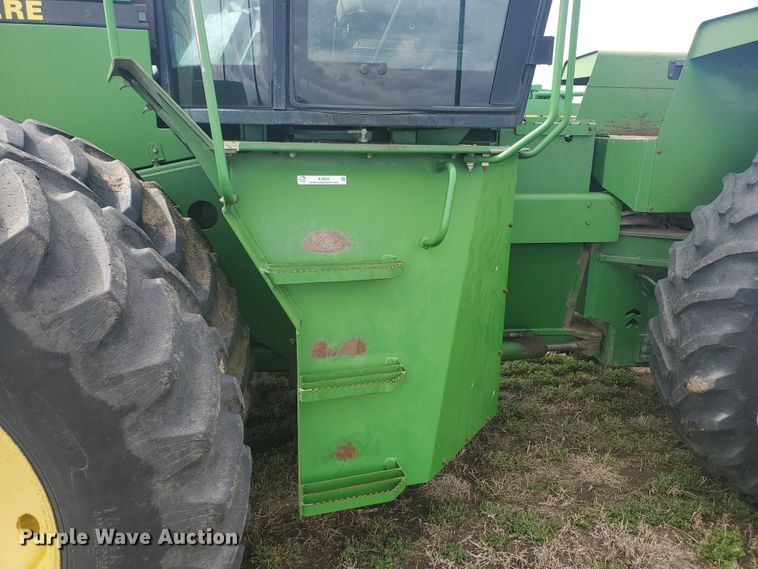 image for item IL9032 1990 John Deere 8560  4WD tractor