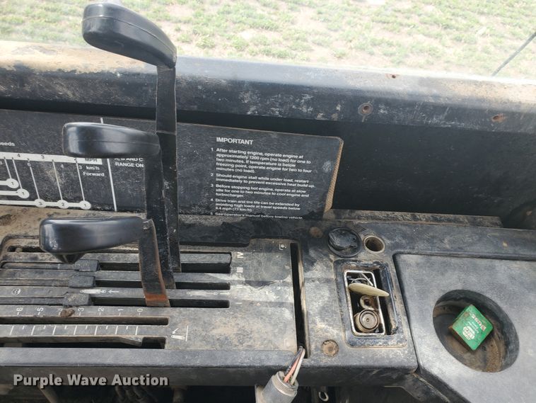 image for item IL9032 1990 John Deere 8560  4WD tractor