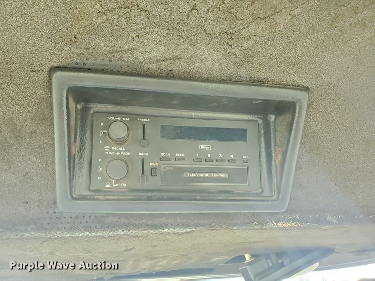 image for item IL9032 1990 John Deere 8560  4WD tractor