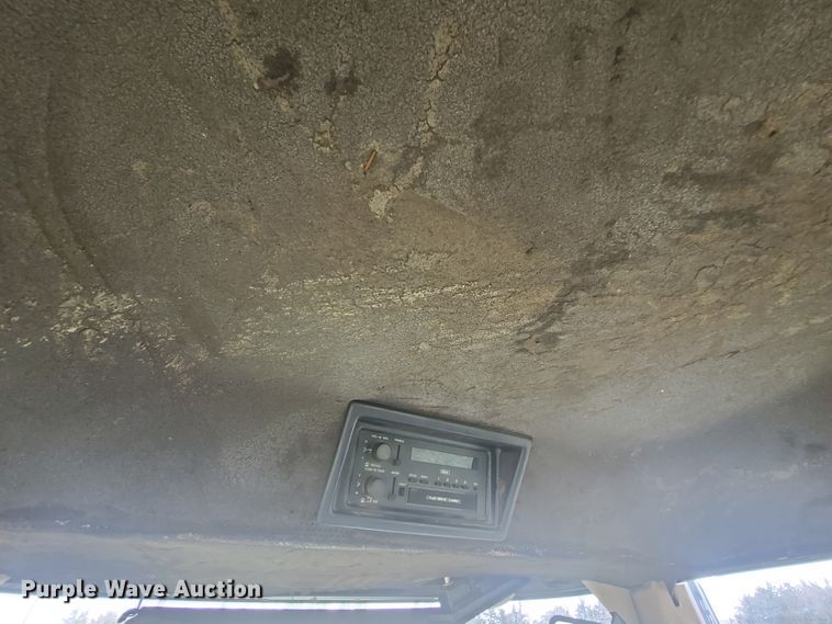 image for item IL9032 1990 John Deere 8560  4WD tractor