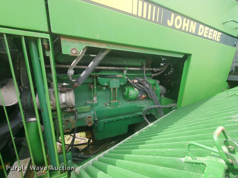 image for item IL9032 1990 John Deere 8560  4WD tractor