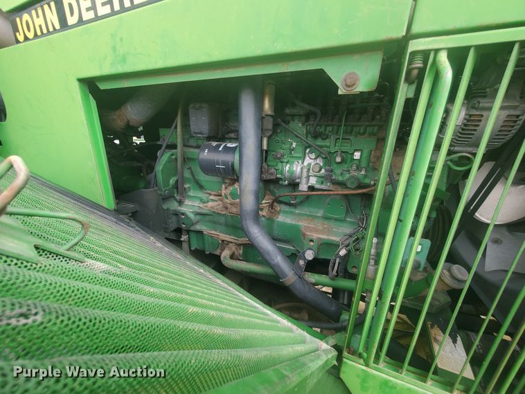 image for item IL9032 1990 John Deere 8560  4WD tractor