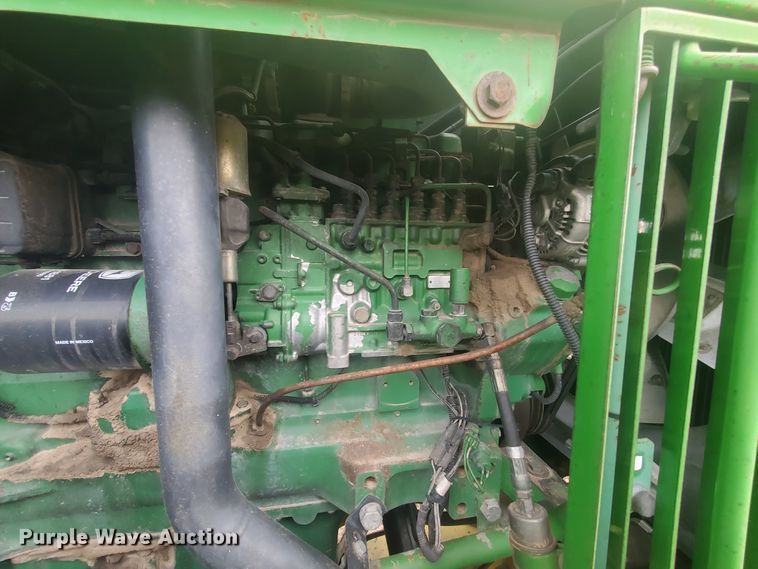 image for item IL9032 1990 John Deere 8560  4WD tractor