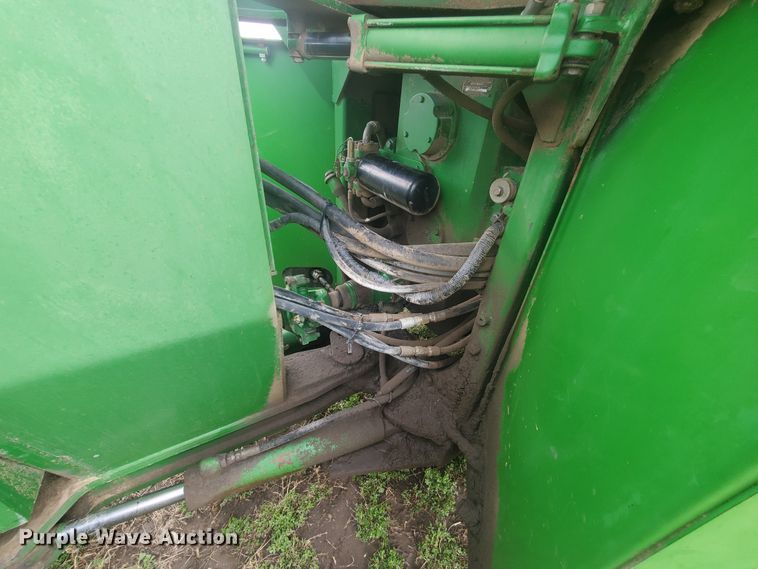 image for item IL9032 1990 John Deere 8560  4WD tractor