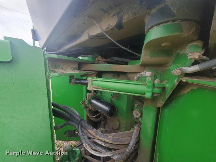 image for item IL9032 1990 John Deere 8560  4WD tractor