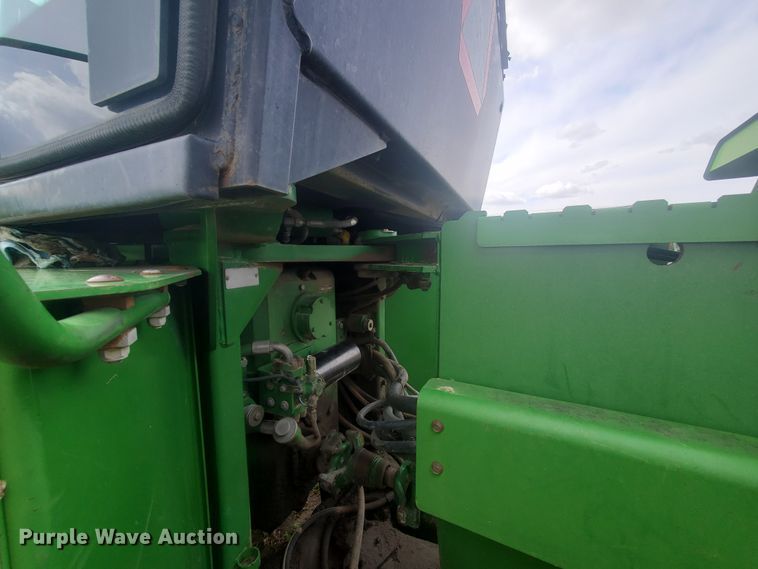 image for item IL9032 1990 John Deere 8560  4WD tractor