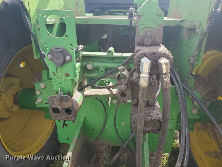 image for item IL9032 1990 John Deere 8560  4WD tractor