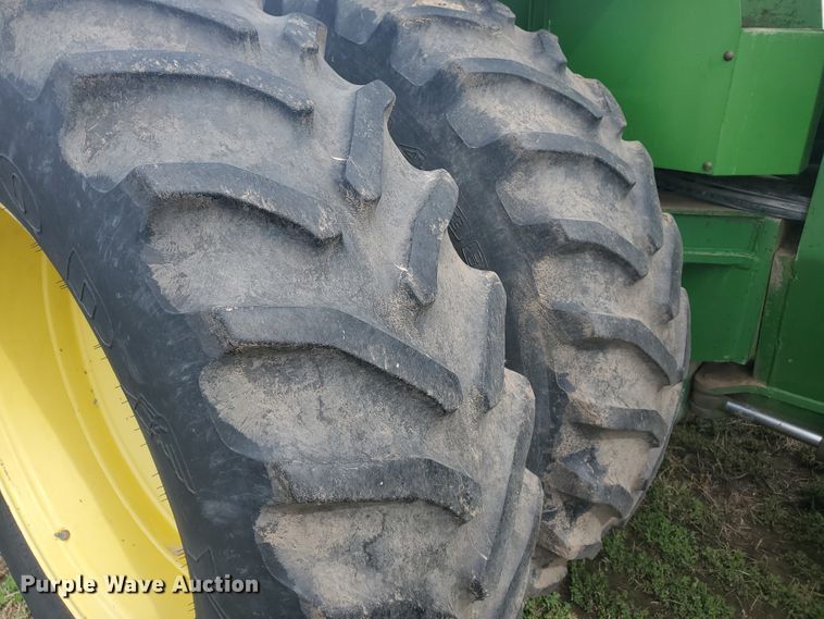 image for item IL9032 1990 John Deere 8560  4WD tractor