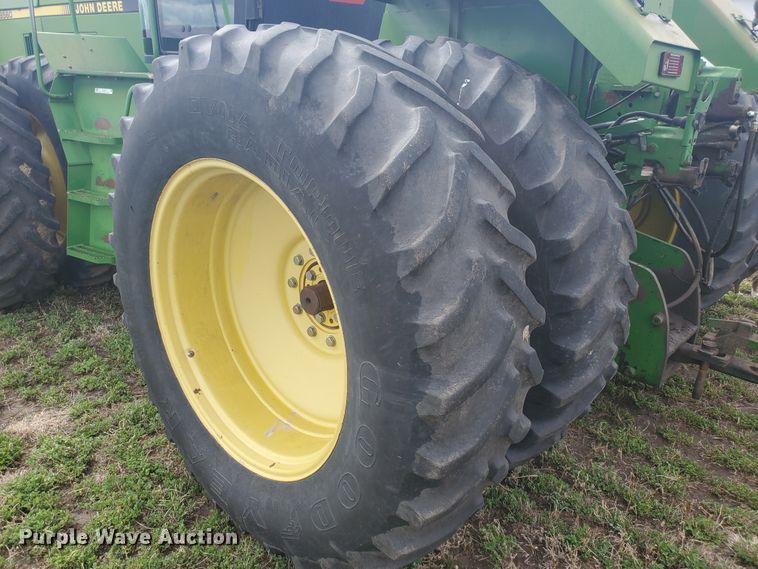 image for item IL9032 1990 John Deere 8560  4WD tractor