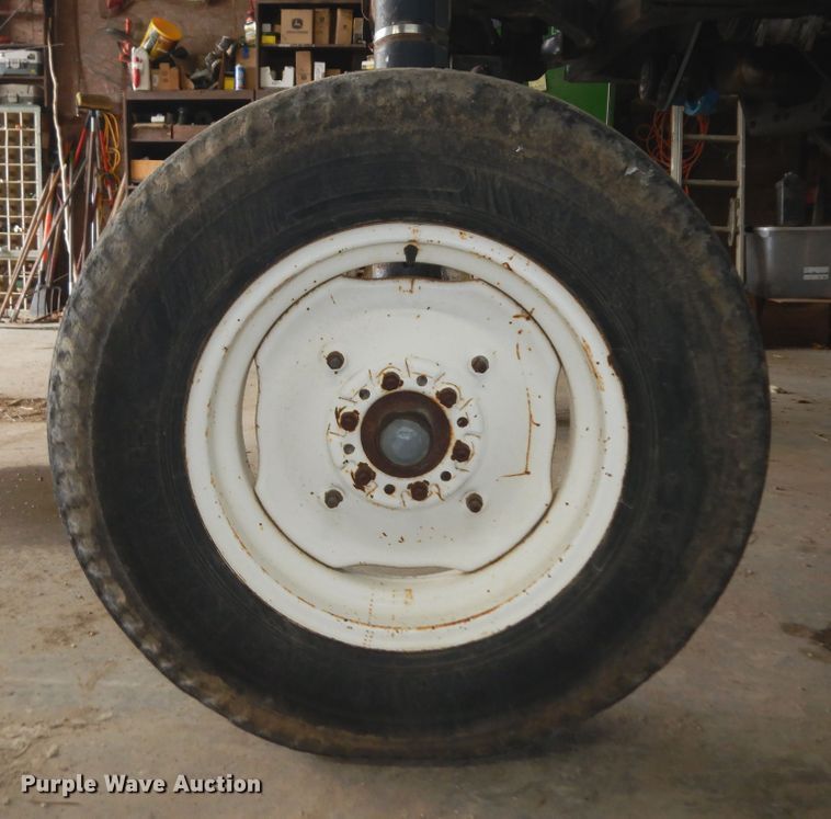 image for item IP9102 1996 SpraCoupe Melroe 3430  sprayer