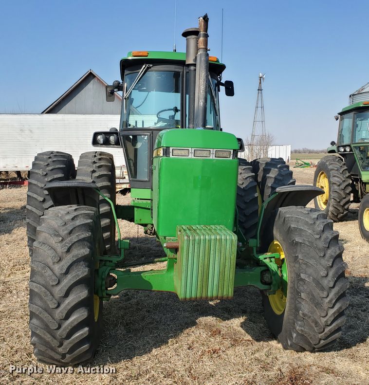 image for item IW9996 1988 John Deere 4450  MFWD tractor