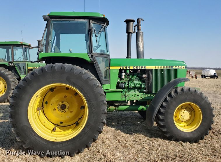 image for item IW9996 1988 John Deere 4450  MFWD tractor