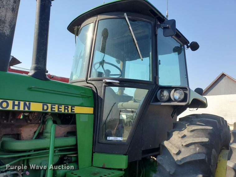 image for item IW9996 1988 John Deere 4450  MFWD tractor