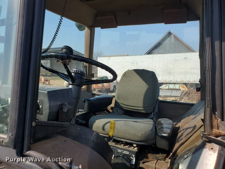 image for item IW9996 1988 John Deere 4450  MFWD tractor