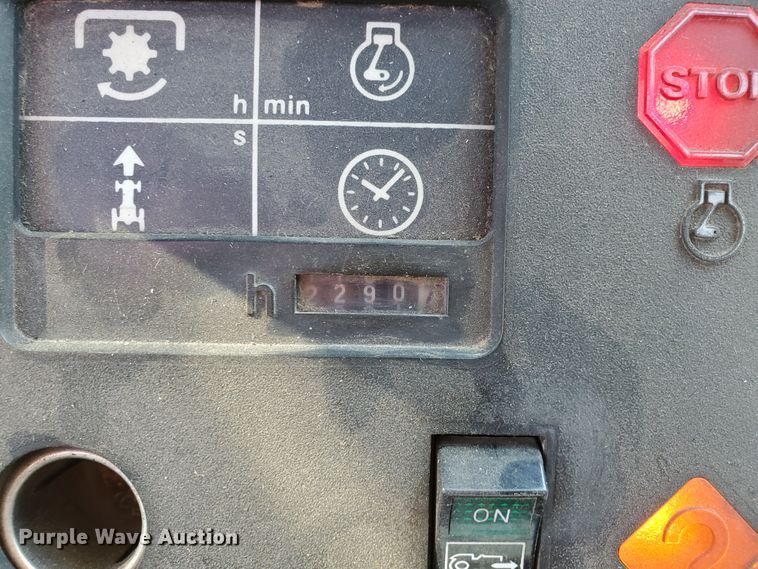 image for item IW9996 1988 John Deere 4450  MFWD tractor