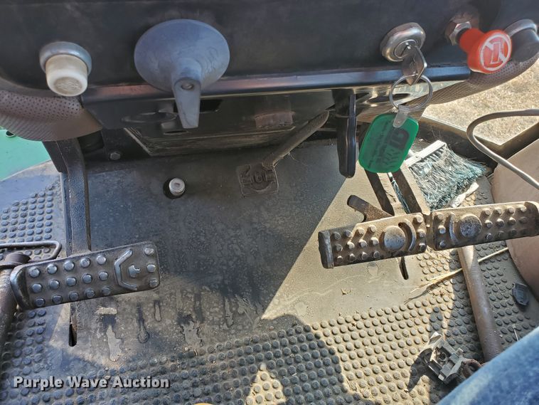 image for item IW9996 1988 John Deere 4450  MFWD tractor